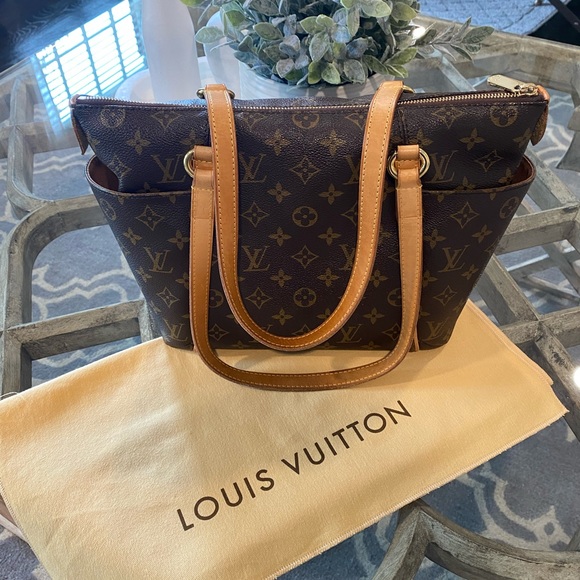 Beautiful LV Totally MM - Picture 7 of 11